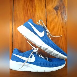 Nike Blue and White Athleisure Comfy Fashion Women's Street Sneakers 5.5Y